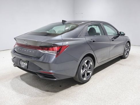 Used 2023 Hyundai Elantra SEL w/ Convenience Package FWD image 2