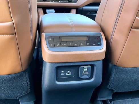 Certified 2025 Nissan Pathfinder Platinum w/ Cargo Package FWD image 31