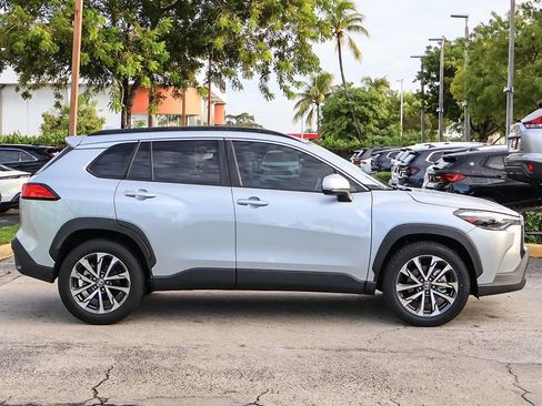 Used 2023 Toyota Corolla Cross XLE w/ Convenience Package image 19