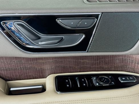 Used 2024 Lincoln Navigator Premiere AWD/4WD image 22