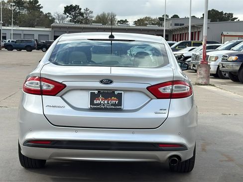 Used 2013 Ford Fusion SE image 4