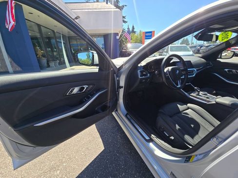 Used 2019 BMW 330i xDrive Sedan w/ Convenience Package AWD/4WD image 20