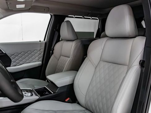New 2025 Mitsubishi Outlander SE image 25
