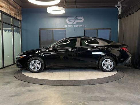 Used 2025 Hyundai Elantra SE image 6