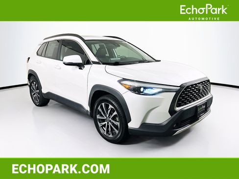 Used 2022 Toyota Corolla Cross XLE w/ Convenience Package image 1