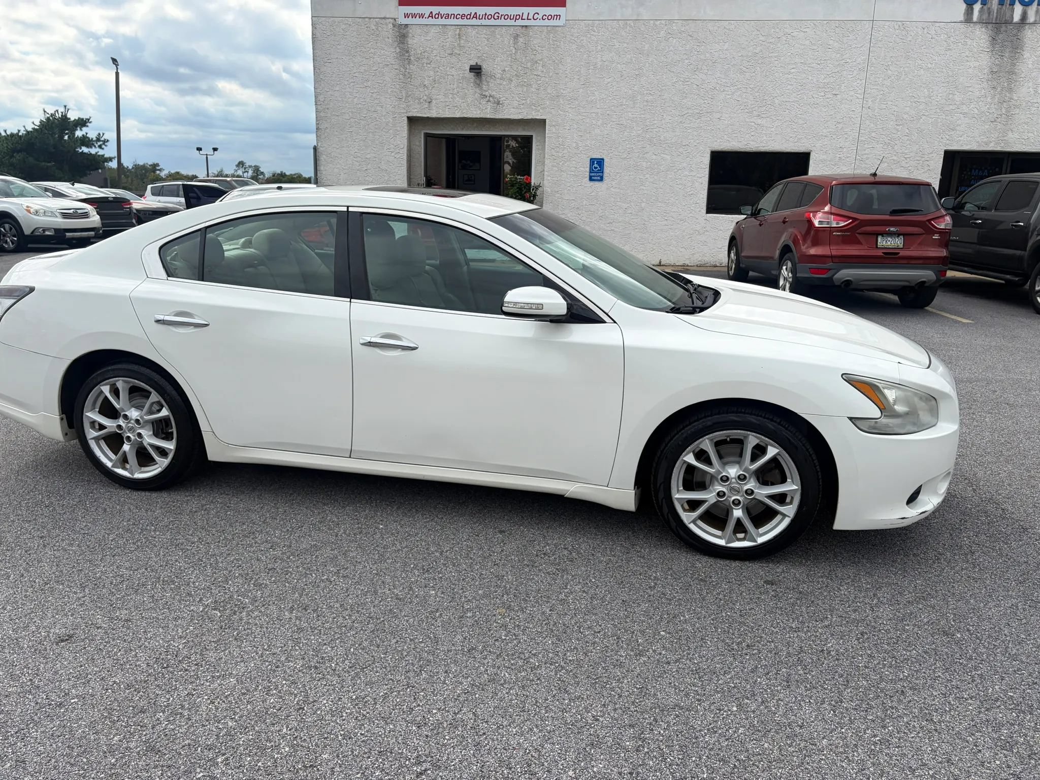 Used 2012 Nissan Maxima 3.5 SV w/ Cold Pkg FWD image 4