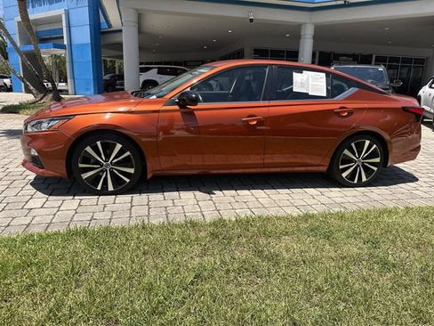 Used 2022 Nissan Altima 2.5 SR FWD image 32