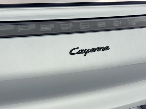 Used 2022 Porsche Cayenne E-Hybrid image 25