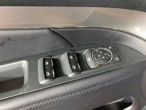 Used 2018 Ford Explorer XLT image 14