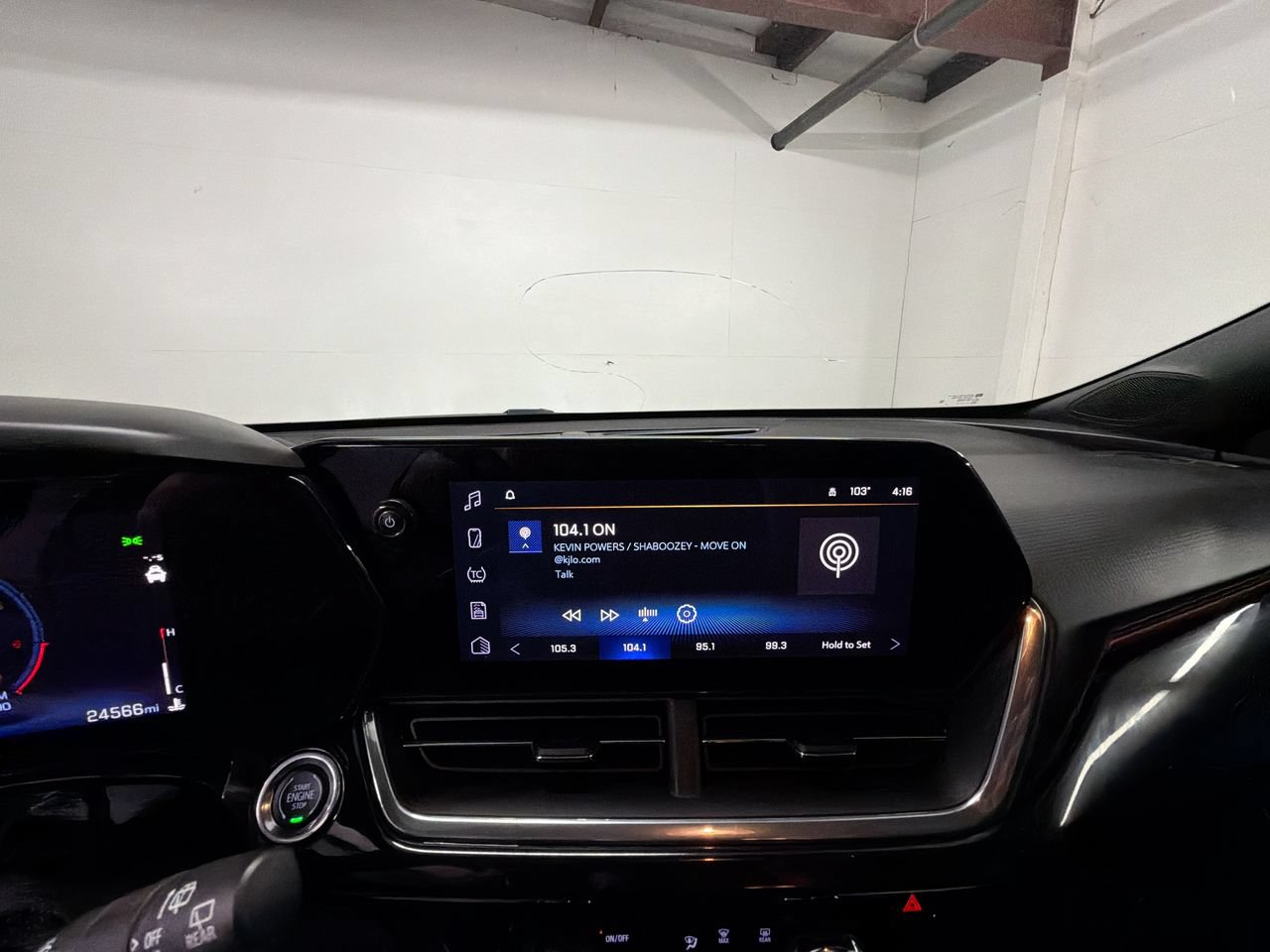 Certified 2025 Chevrolet Trax RS w/ Sunroof Package FWD image 13