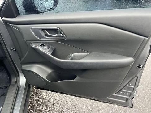 Used 2024 Nissan Rogue S image 41