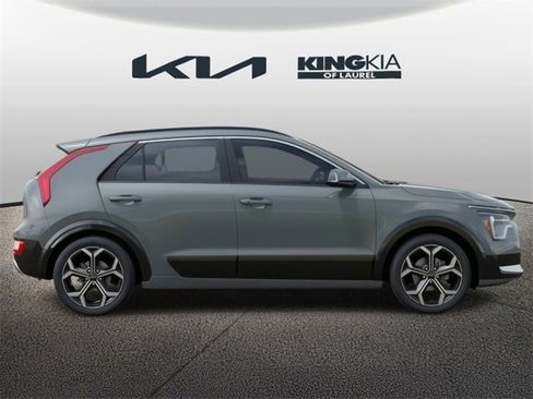 New 2025 Kia Niro EX Touring image 8