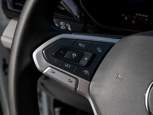 Used 2024 Volkswagen Taos SE image 17