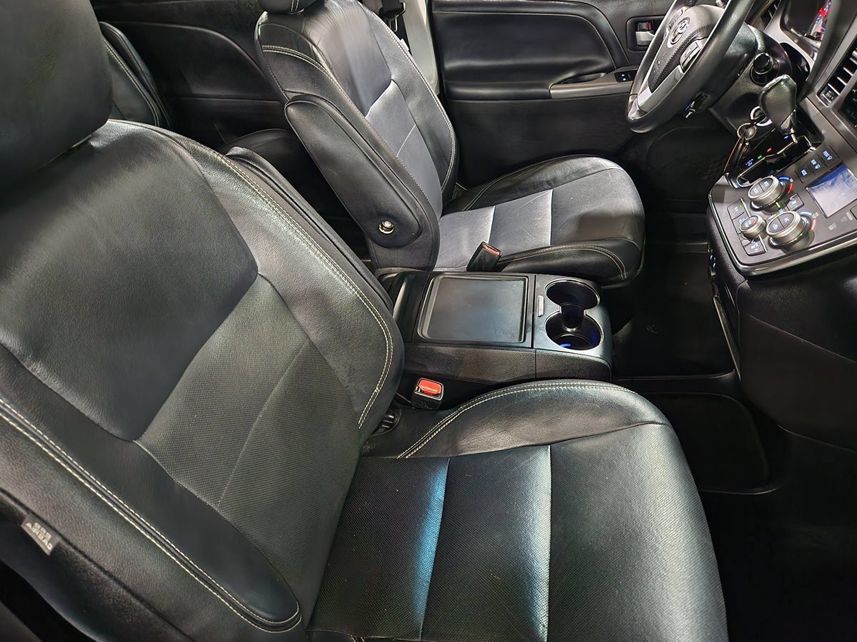 Used 2017 Toyota Sienna SE FWD image 31