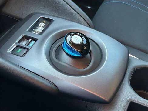 Used 2023 Nissan Leaf S image 12