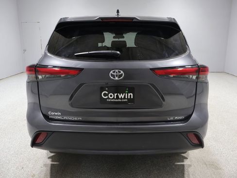 Used 2023 Toyota Highlander LE AWD/4WD image 3