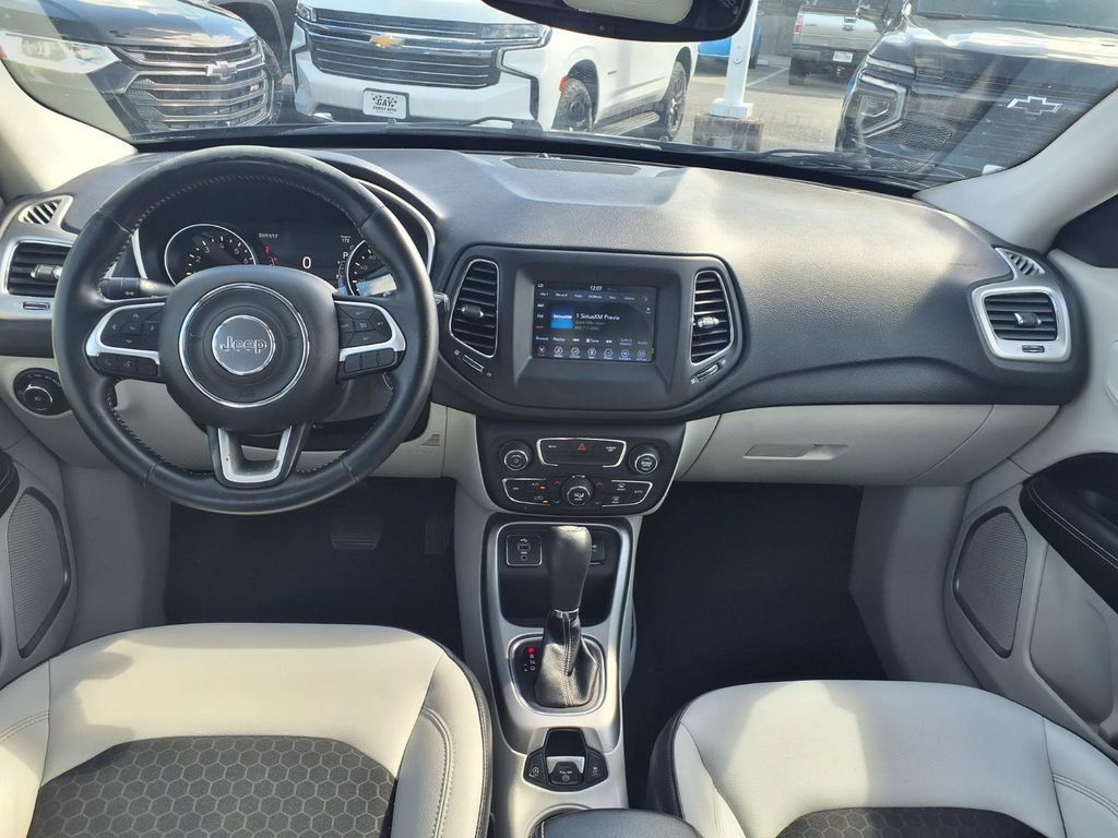 Used 2018 Jeep Compass Latitude w/ Popular Equipment Group FWD image 3