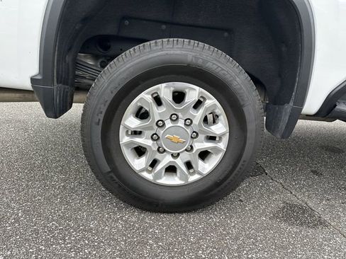 Used 2025 Chevrolet Silverado 2500 LT w/ Convenience Package image 17