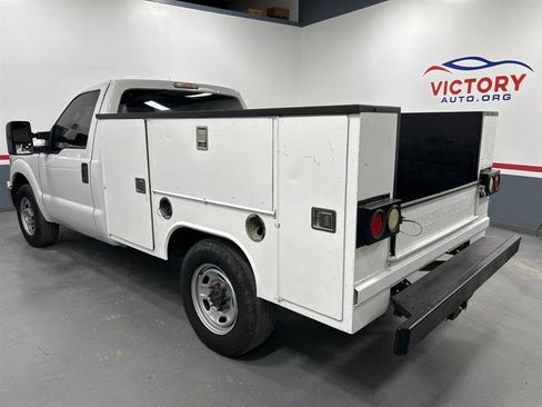 Used 2011 Ford F250 XL w/ XL Value Pkg image 4