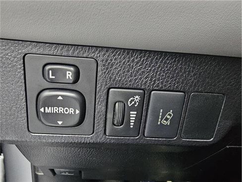 Used 2017 Toyota RAV4 Limited image 24