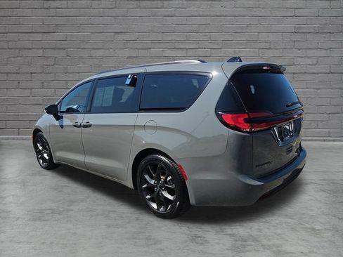 Used 2025 Chrysler Pacifica Limited FWD image 3