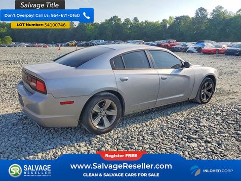 Used 2014 Dodge Charger SE RWD image 4