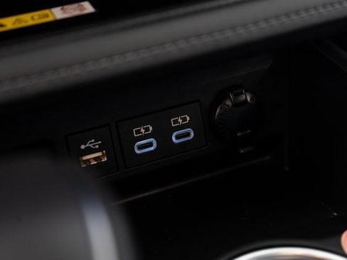 Used 2023 Toyota Highlander L image 27