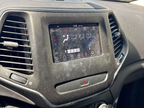 Used 2019 Jeep Cherokee Latitude Plus image 13