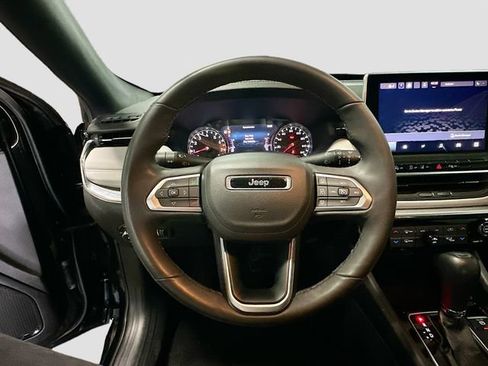 Used 2023 Jeep Compass Limited image 12