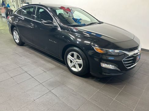 Used 2024 Chevrolet Malibu LT FWD image 2