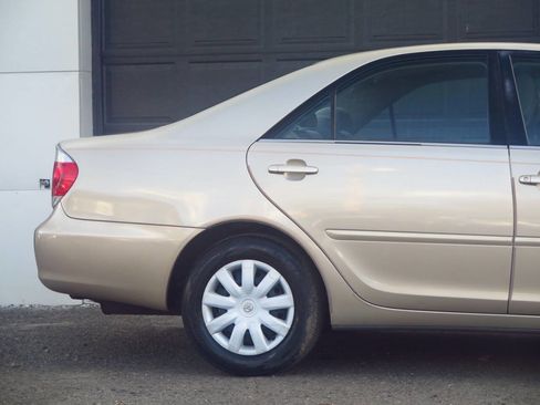 Used 2006 Toyota Camry LE image 19