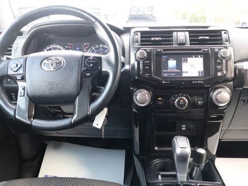 Used 2018 Toyota 4Runner TRD Off-Road image 12