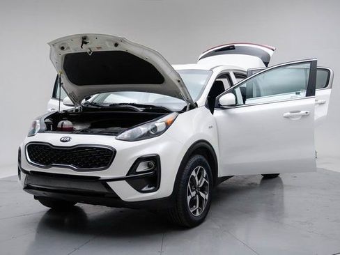 Used 2022 Kia Sportage LX image 17
