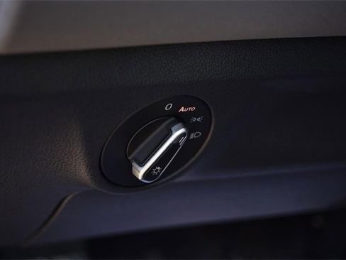 Certified 2025 Volkswagen Jetta SE image 11