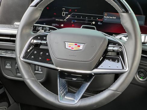 Used 2025 Cadillac Escalade ESV V AWD/4WD image 29