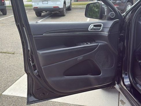 Used 2018 Jeep Grand Cherokee Limited image 8