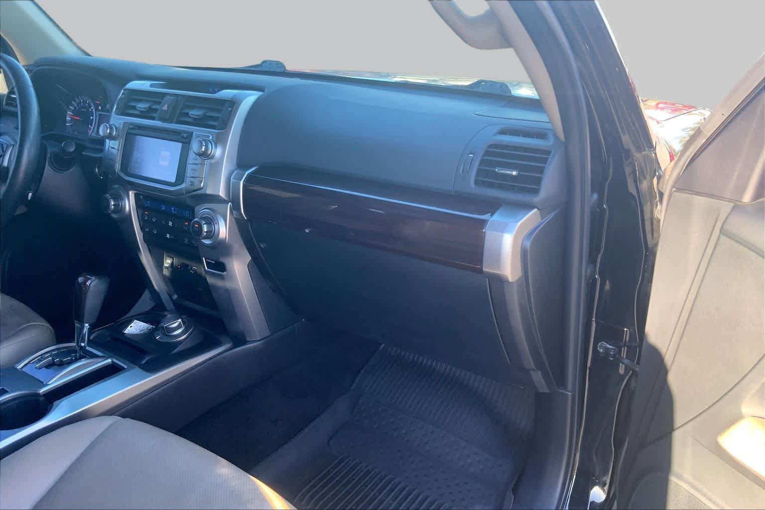 Used 2016 Toyota 4Runner Limited AWD/4WD image 18