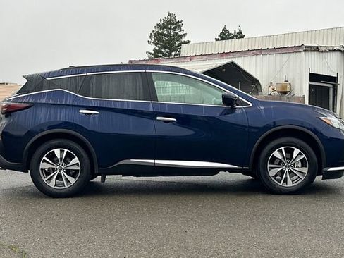 Used 2023 Nissan Murano SV image 3