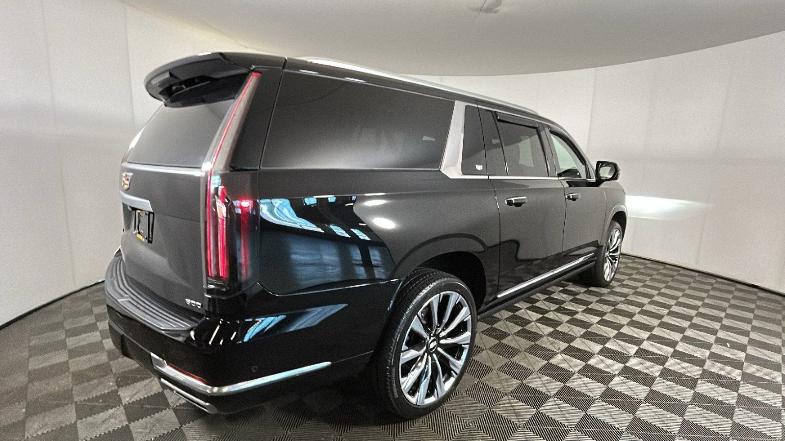 Used 2026 Cadillac Escalade ESV Luxury w/ Touring Package AWD/4WD image 3