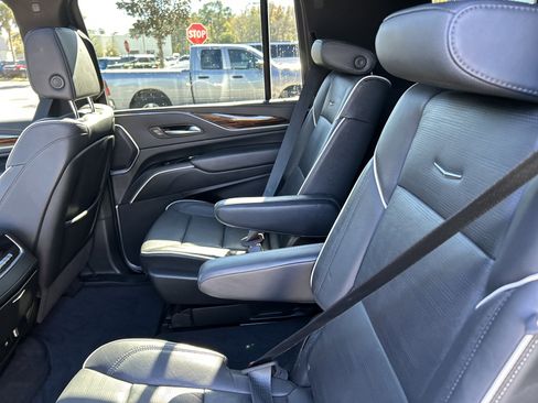 Used 2023 Cadillac Escalade ESV Premium Luxury image 18