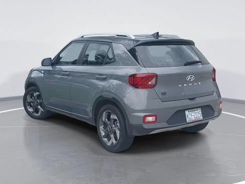 Used 2022 Hyundai Venue Limited FWD image 5