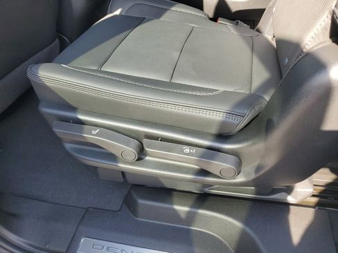 Used 2024 GMC Yukon Denali w/ Advanced Technology Package image 19