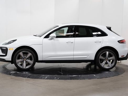 Used 2024 Porsche Macan image 2