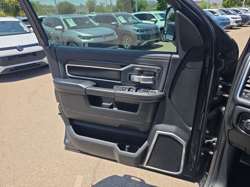Used 2020 RAM 2500 Laramie w/ Night Edition AWD/4WD image 13