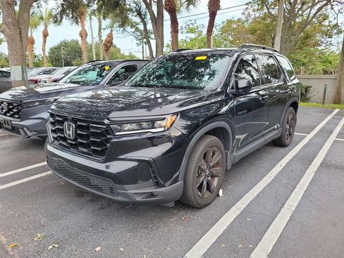 Certified 2025 Honda Pilot Black Edition image 3