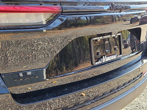 New 2025 Jeep Grand Cherokee Altitude image 18