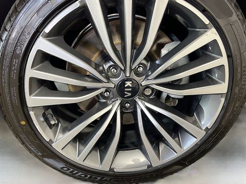 Used 2018 Kia Stinger Premium image 14