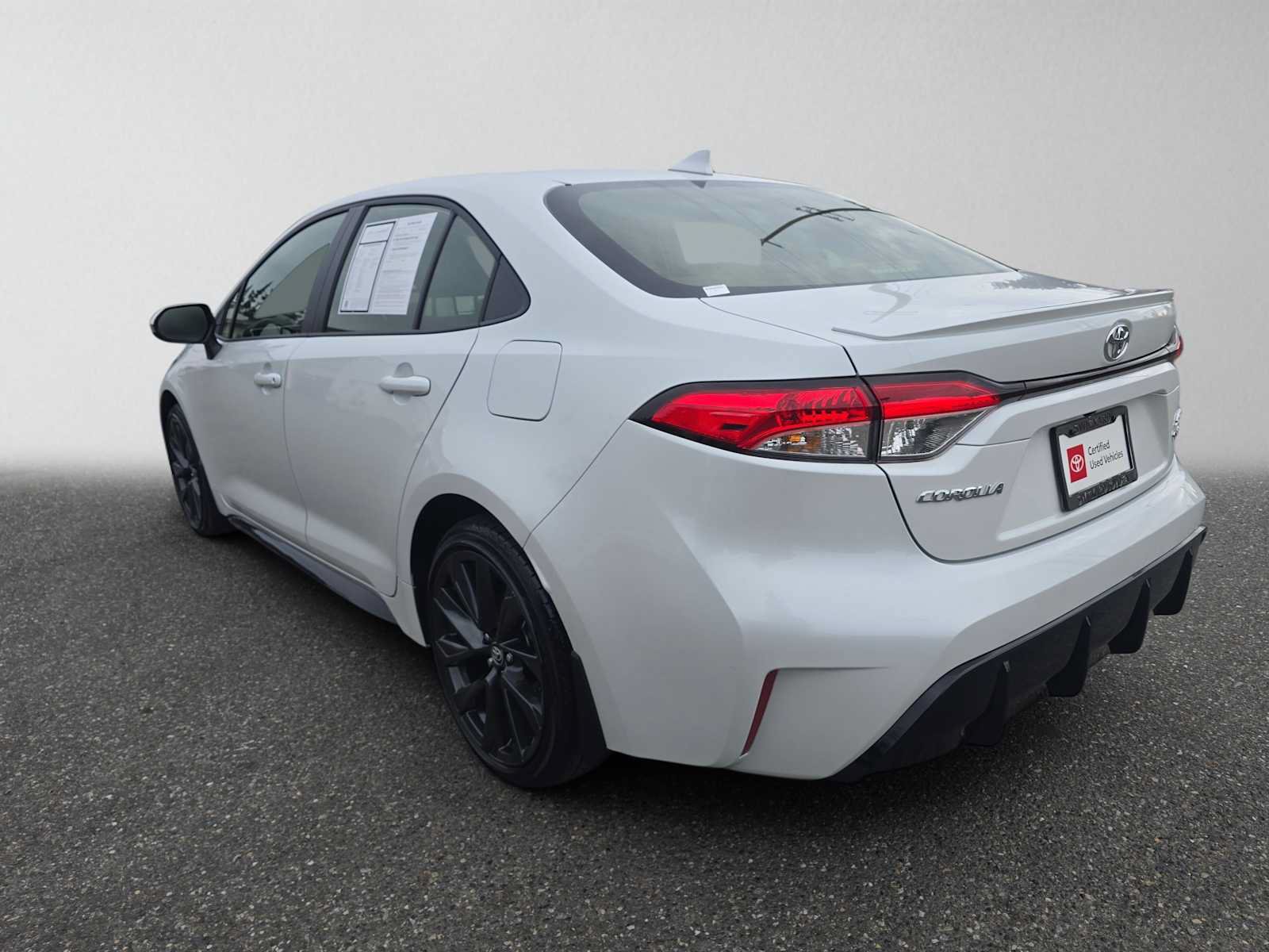 Certified 2026 Toyota Corolla SE w/ SE Premium Package FWD image 5