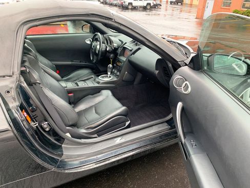Used 2005 Nissan 350Z Touring image 9