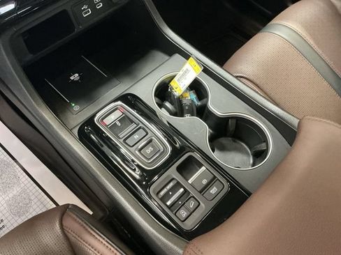 Used 2025 Honda Pilot Elite image 18